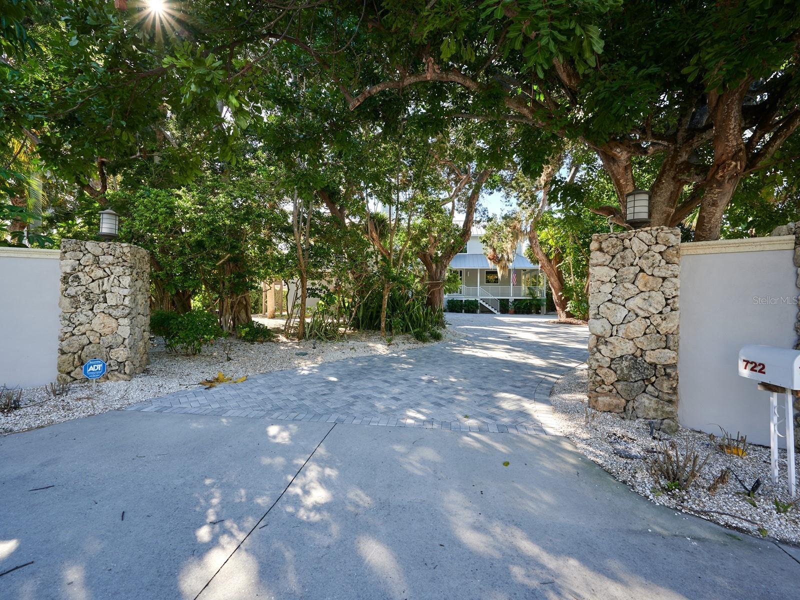 BAY ISLAND SHORES - Residential