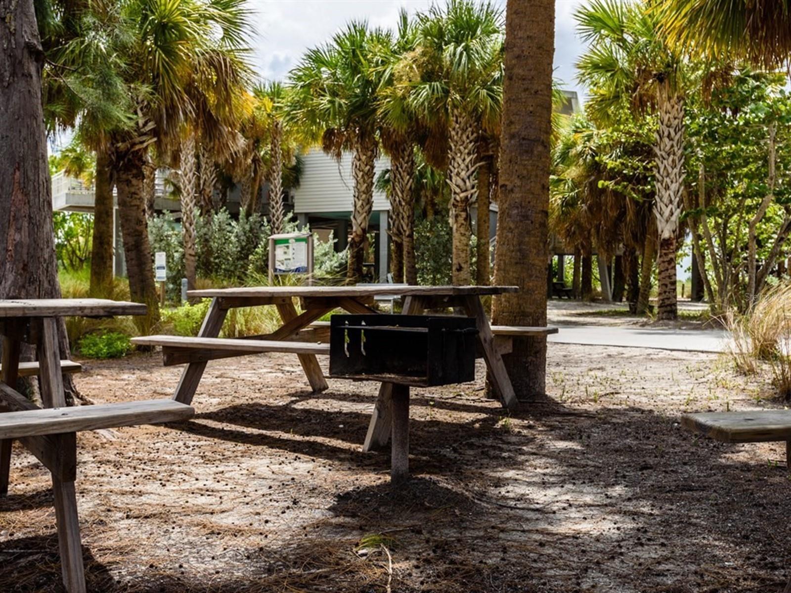 BAY ISLAND SHORES - Residential