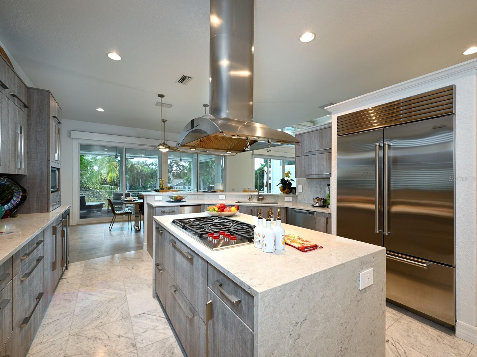 BAY ISLAND SHORES - Residential