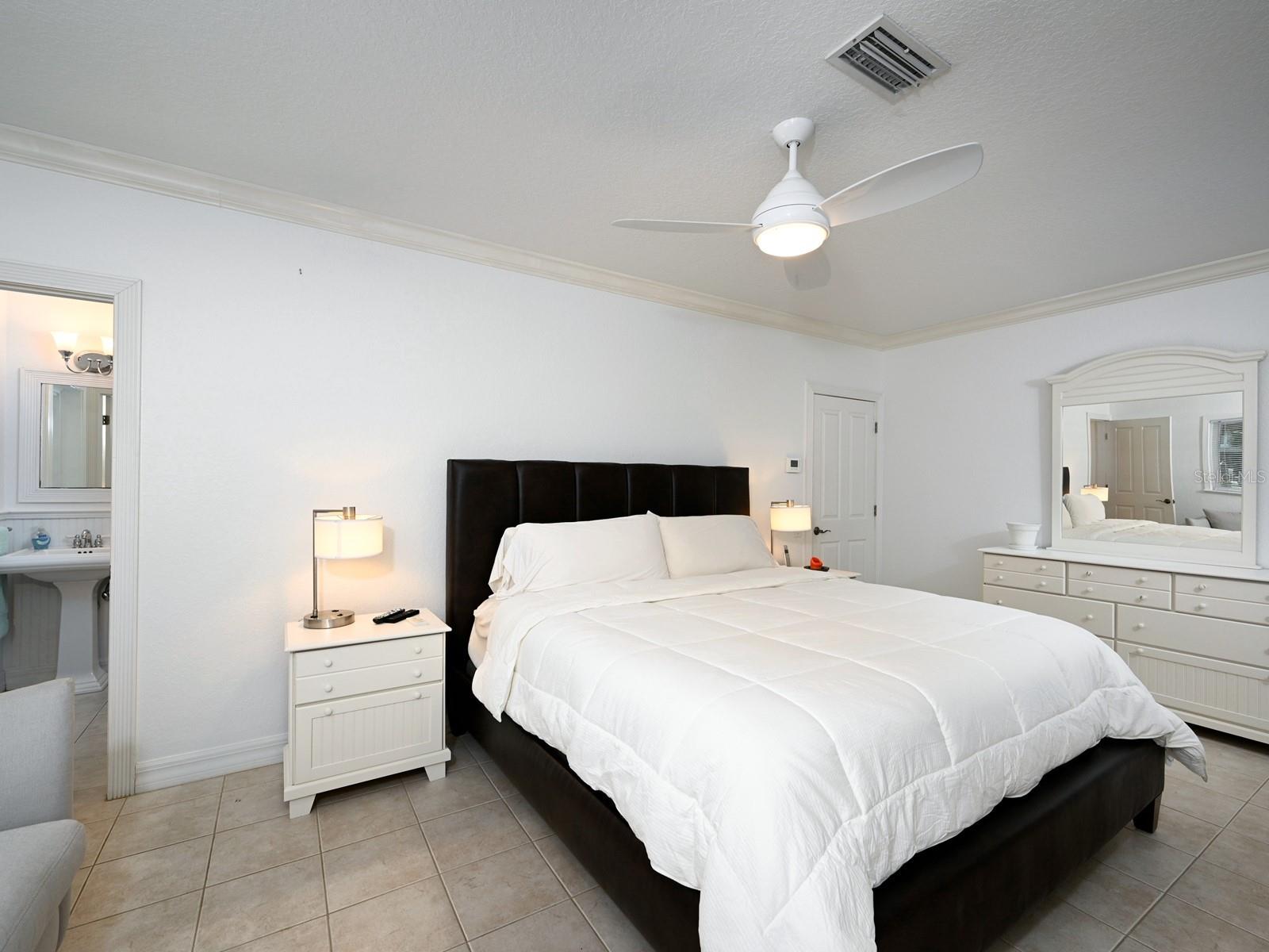 BAY ISLAND SHORES - Residential