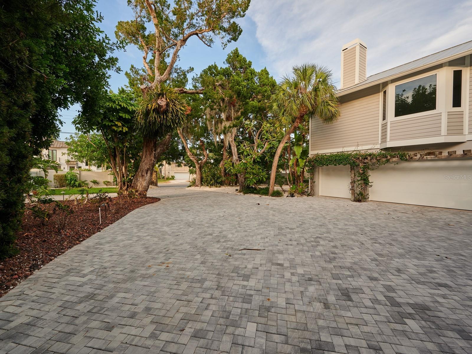 BAY ISLAND SHORES - Residential