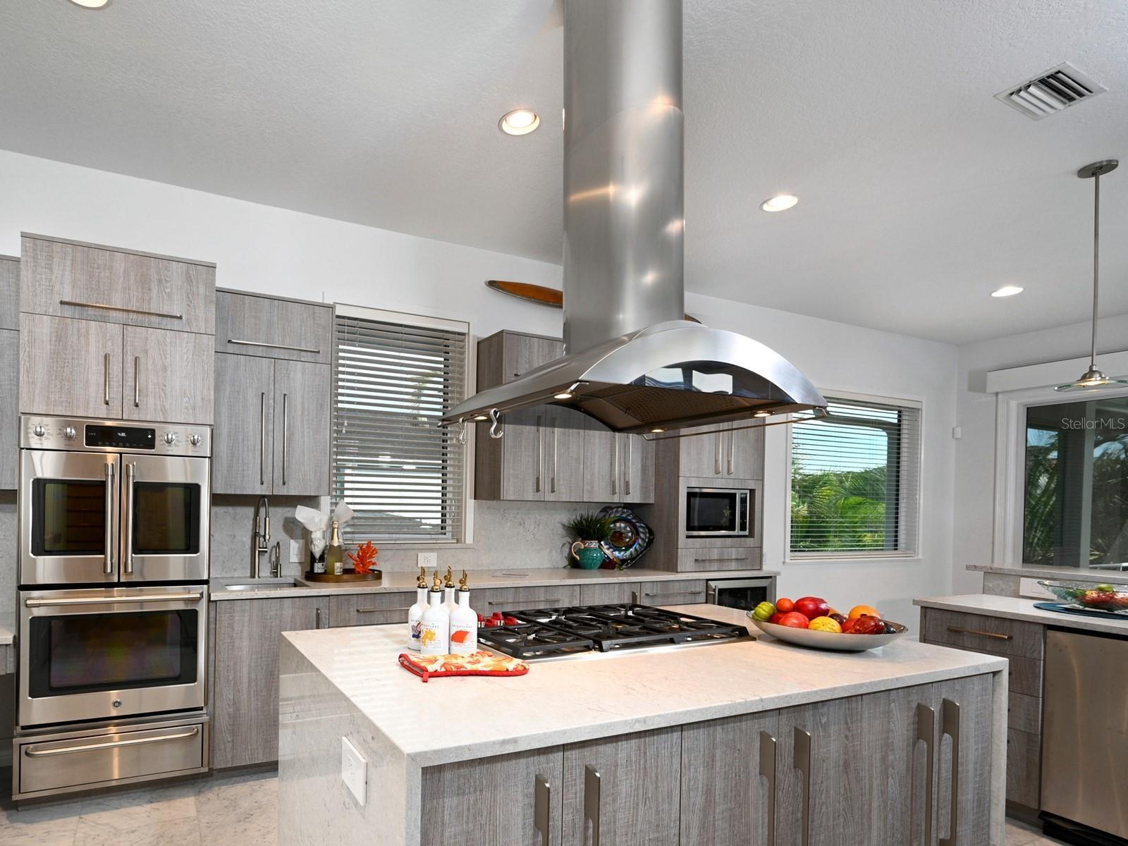 BAY ISLAND SHORES - Residential