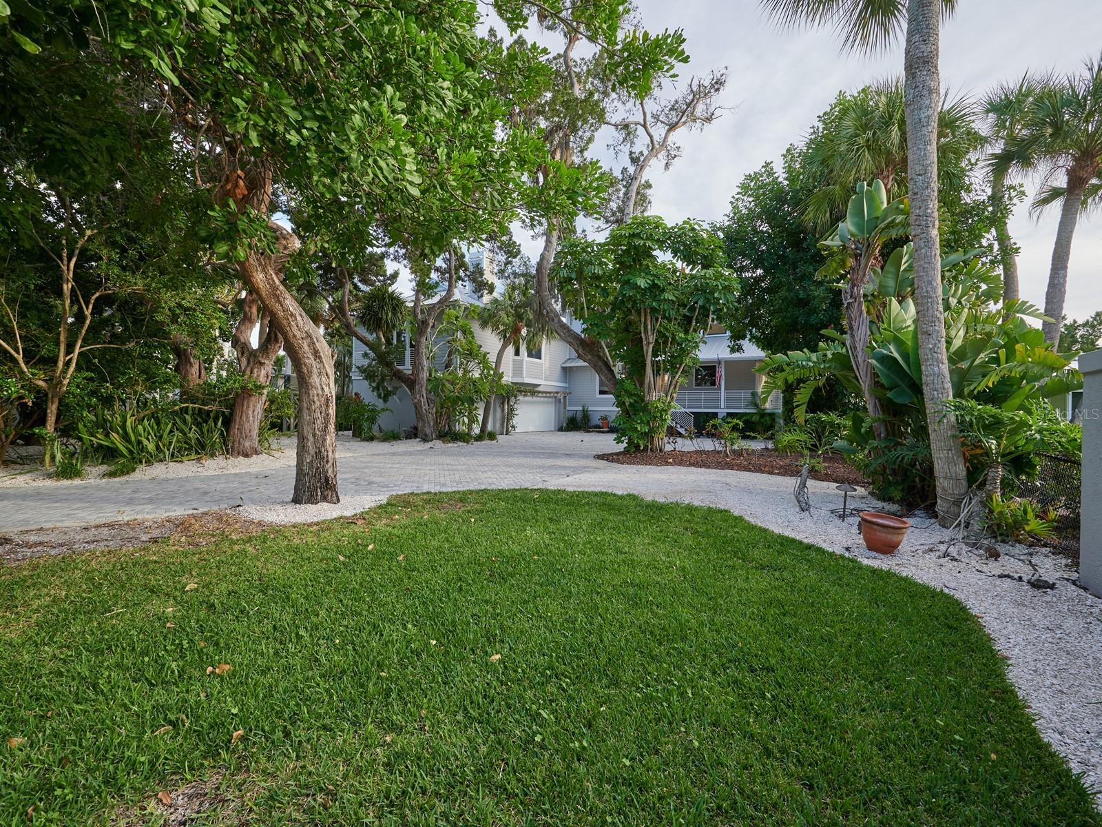 BAY ISLAND SHORES - Residential