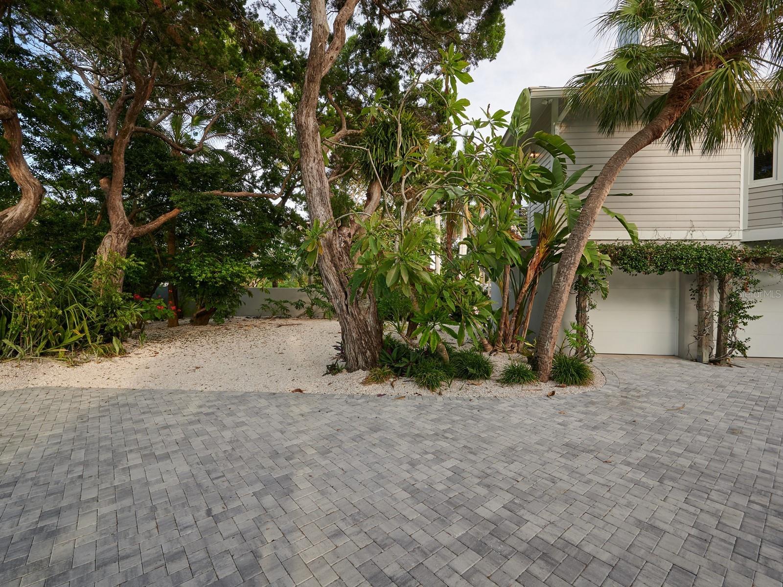 BAY ISLAND SHORES - Residential