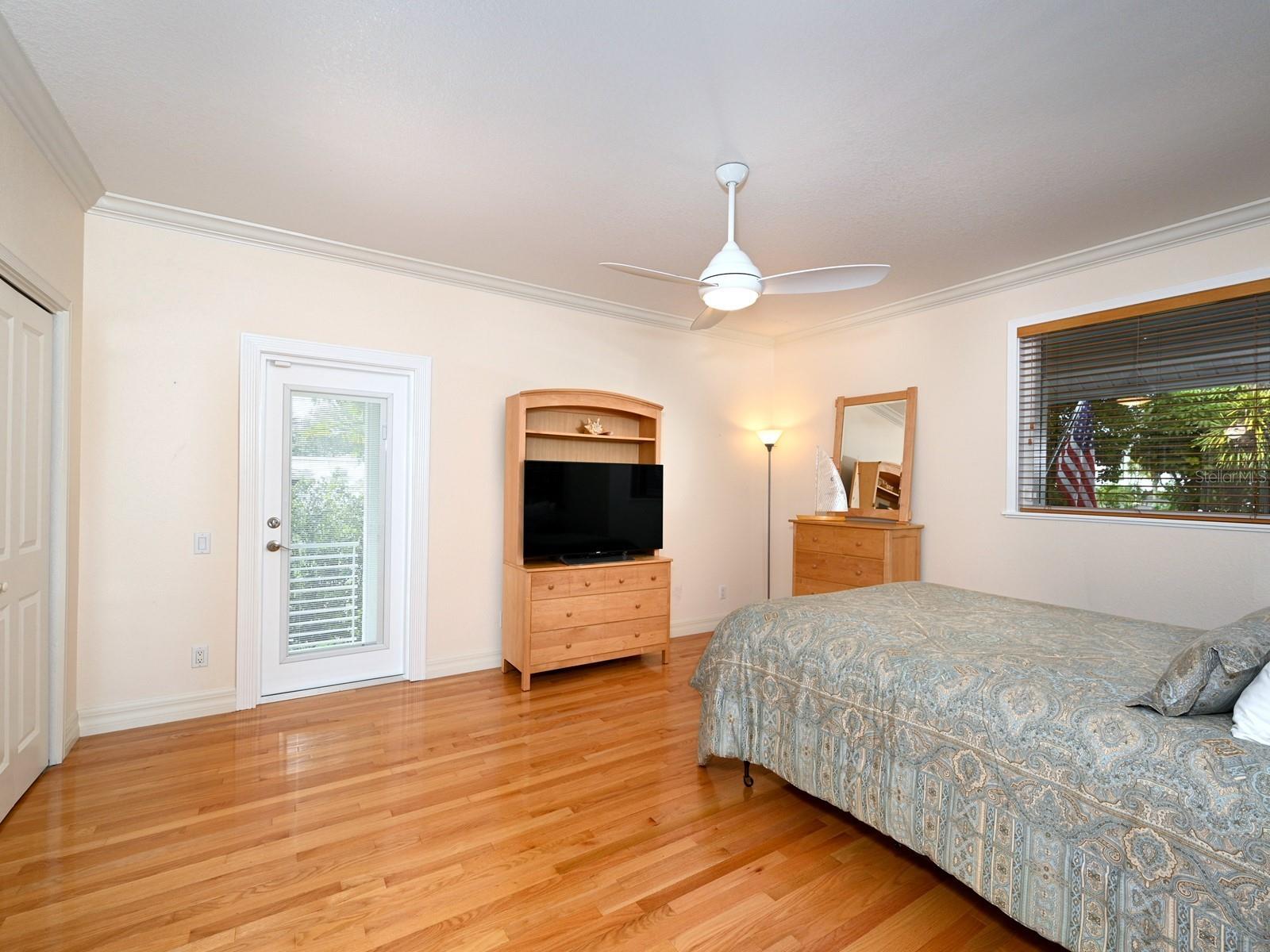 BAY ISLAND SHORES - Residential