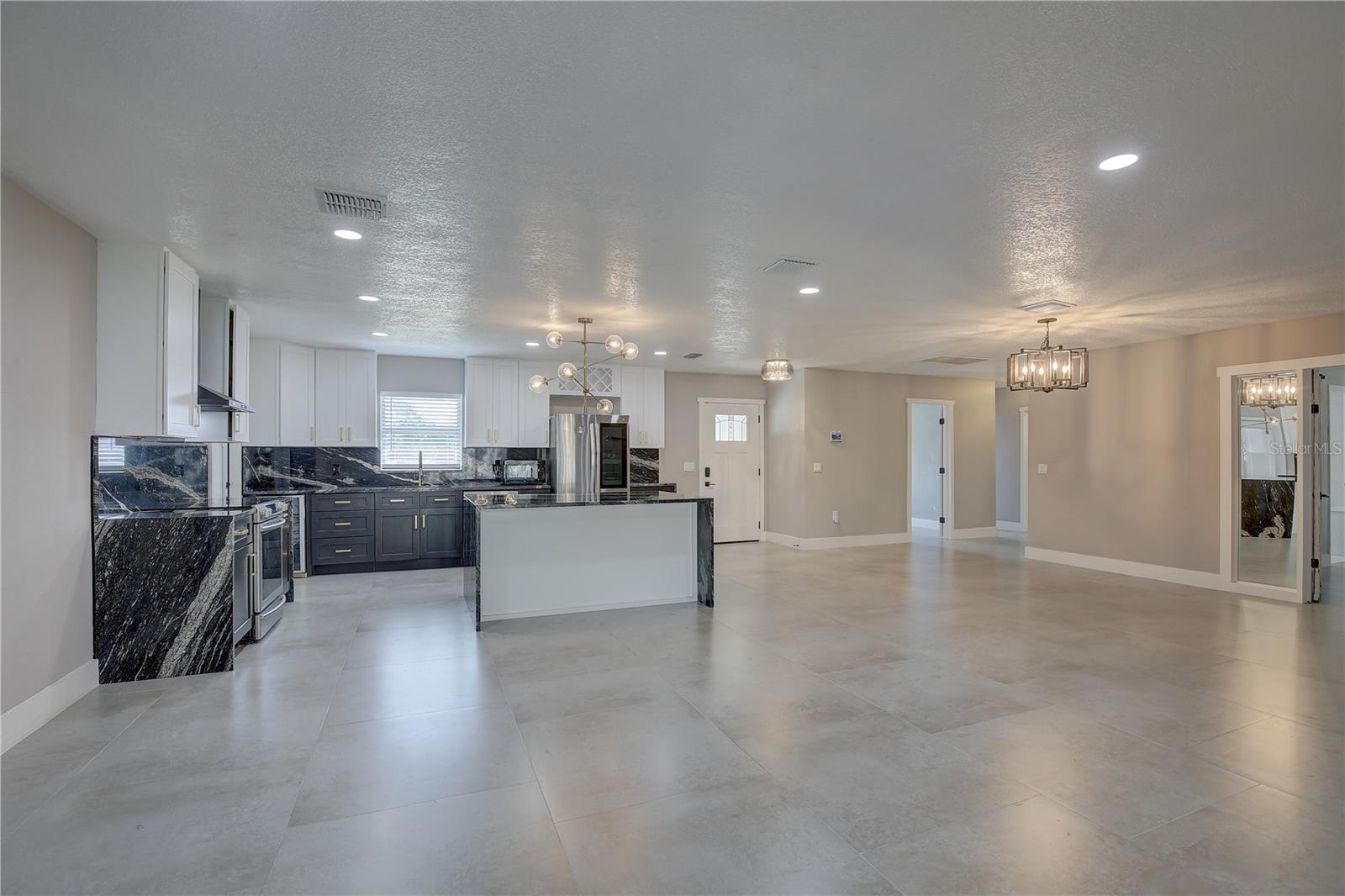 912 S HIGHLAND AVENUE