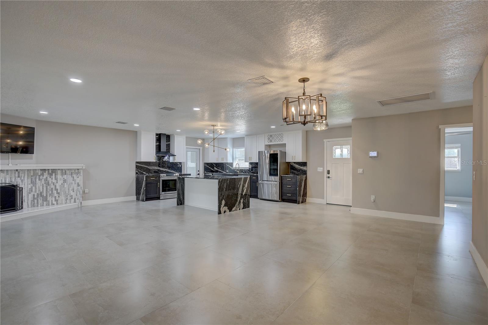 912 S HIGHLAND AVENUE