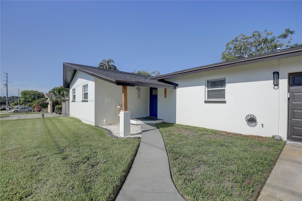 Photo of 912 S Highland Avenue, Clearwater, FL 33756 (MLS # TB8487981)