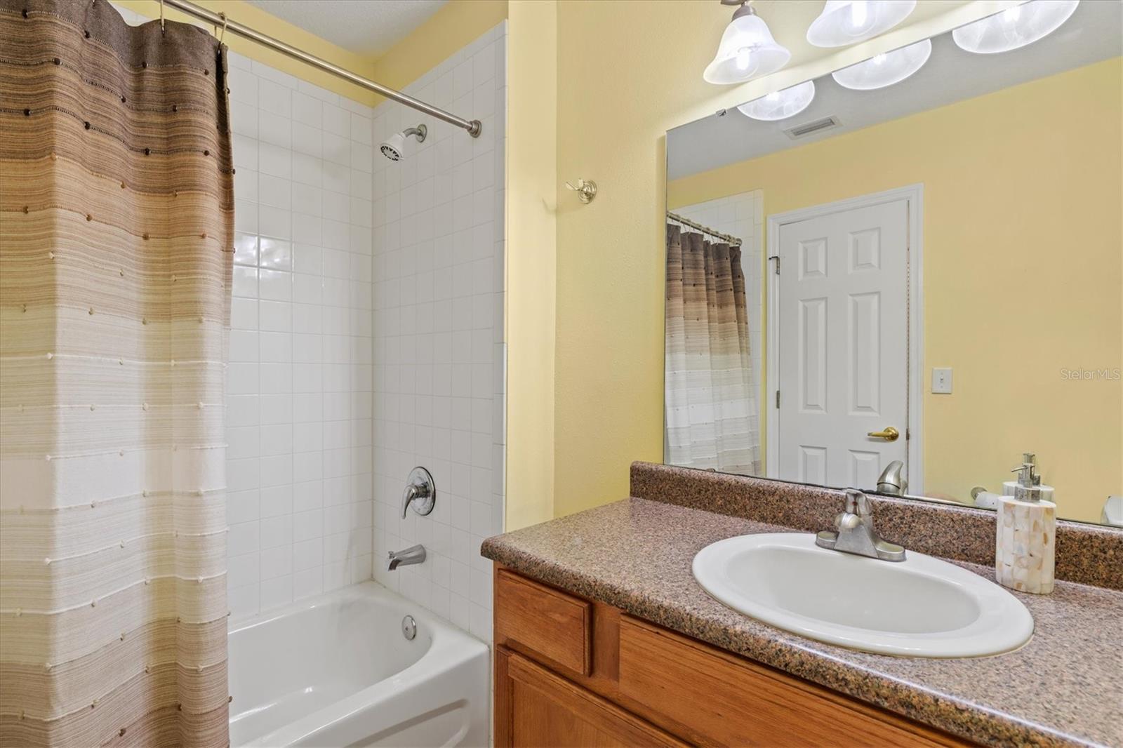 VISTAS ON BENEVA - Residential