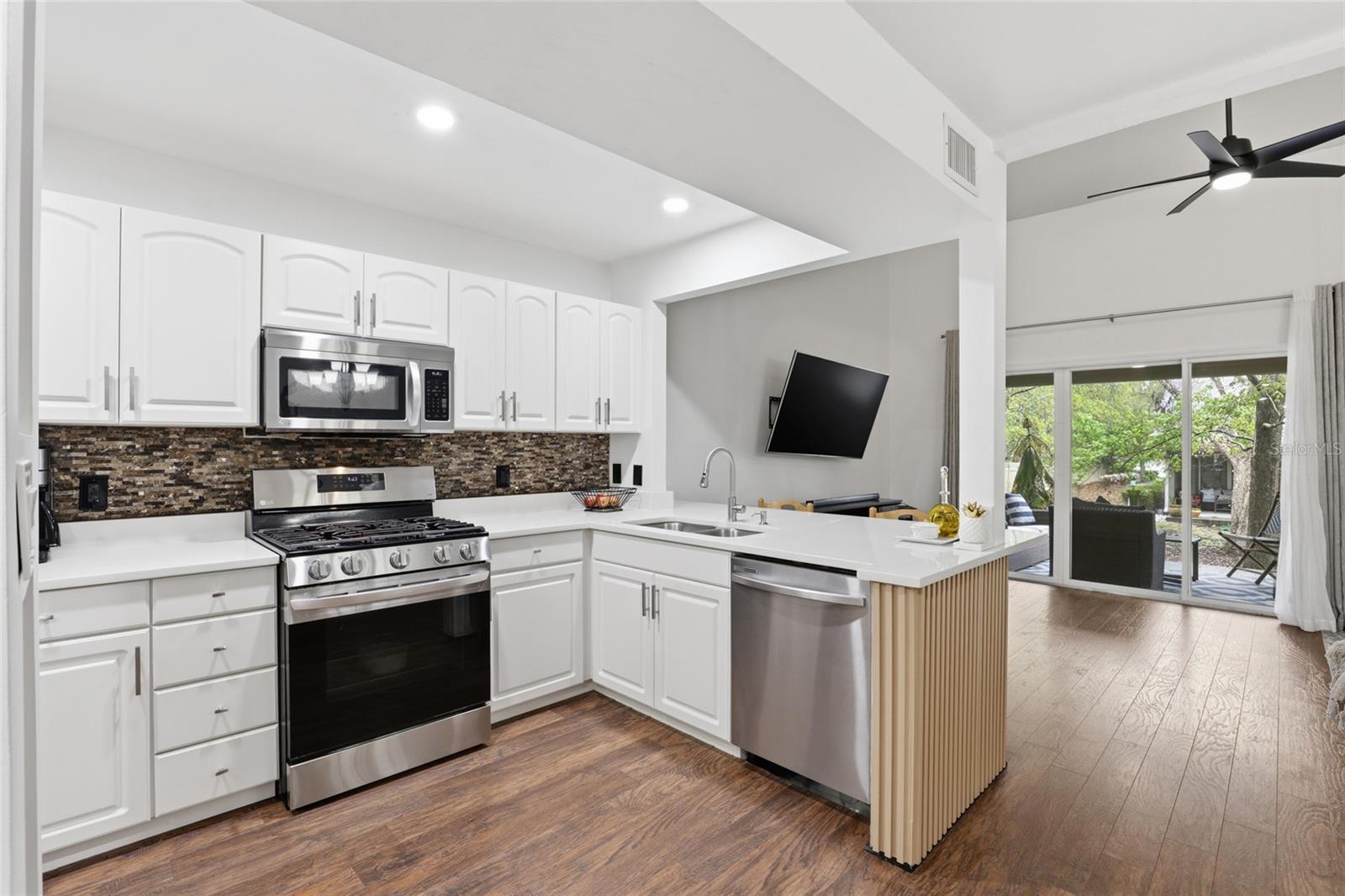 WOODS EDGE - Residential