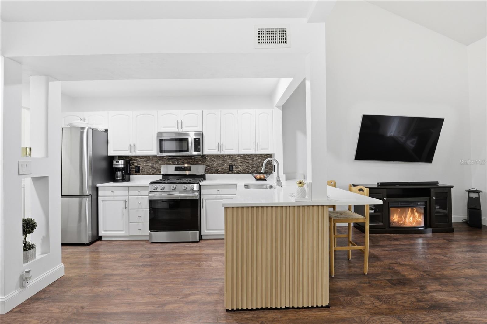 WOODS EDGE - Residential