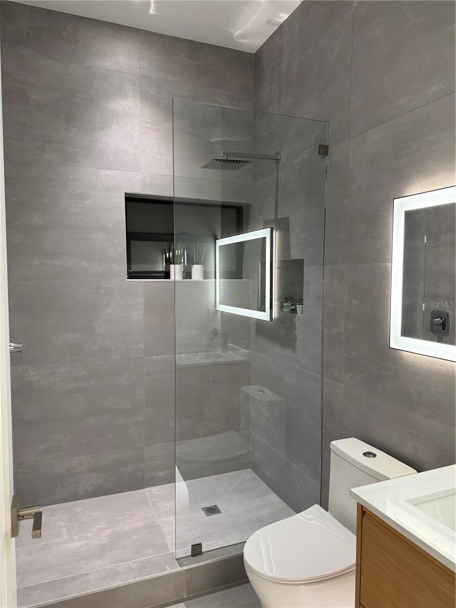 SOUTH GATE - Residential