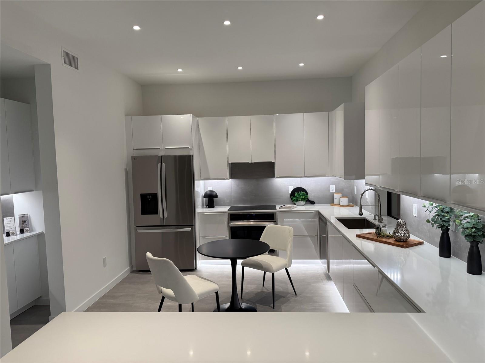 SOUTH GATE - Residential