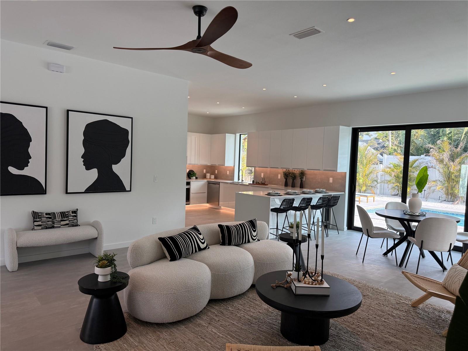 SOUTH GATE - Residential