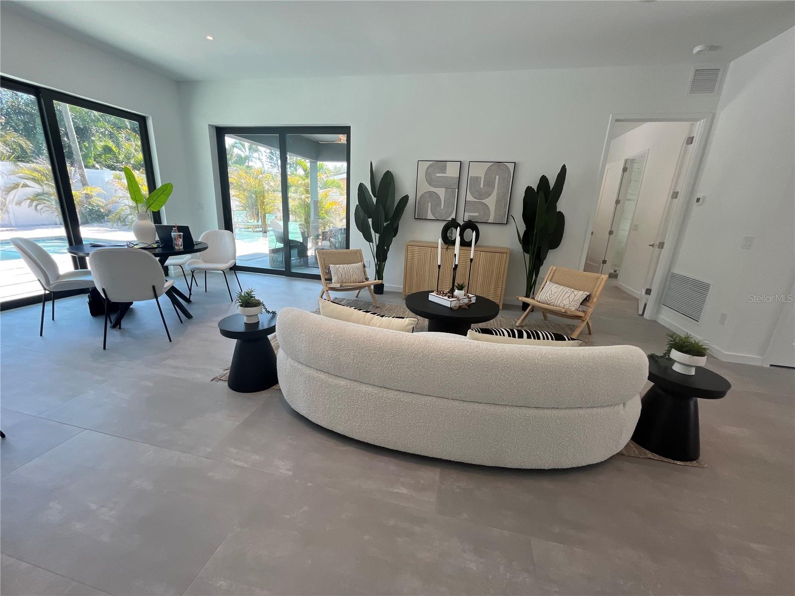 SOUTH GATE - Residential