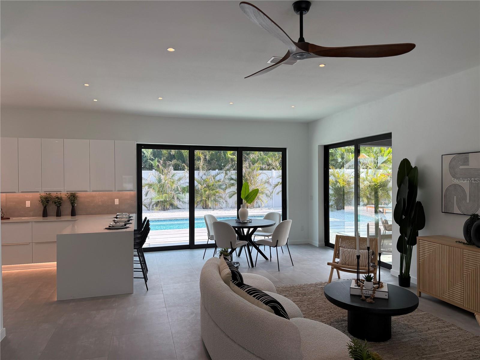 SOUTH GATE - Residential