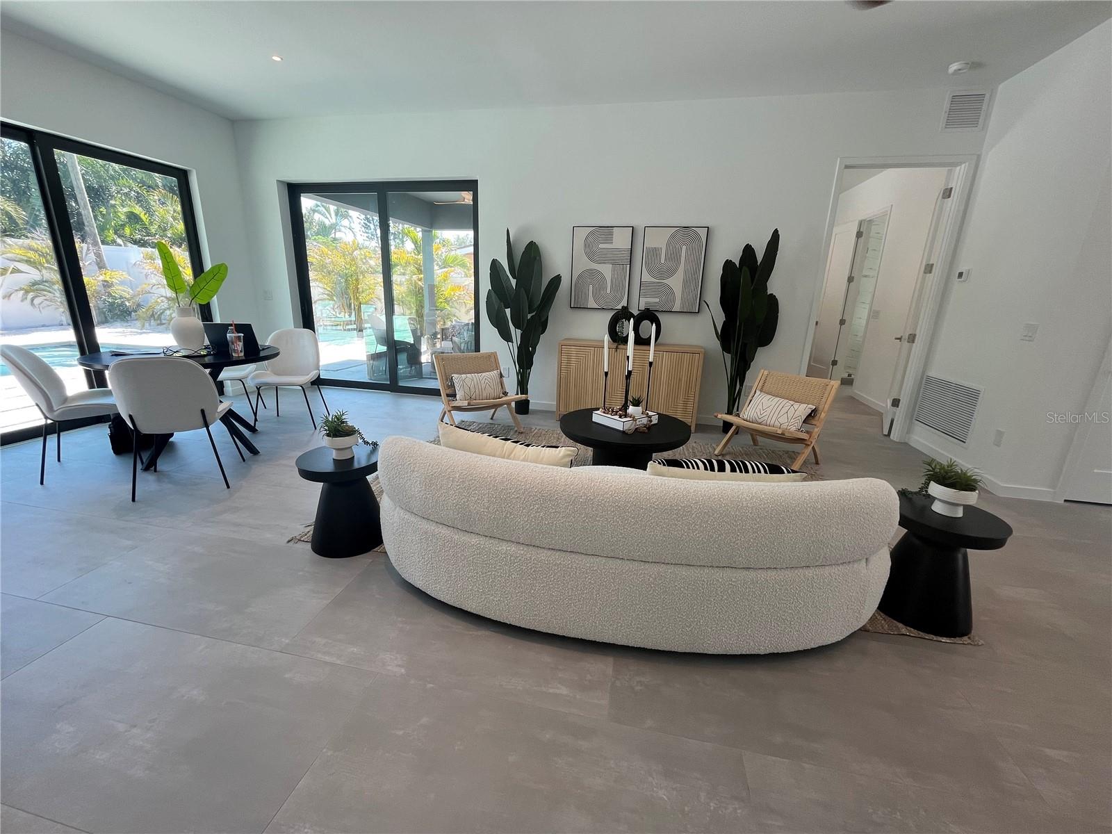 SOUTH GATE - Residential