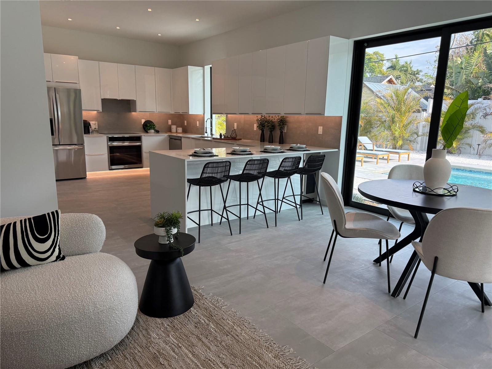 SOUTH GATE - Residential