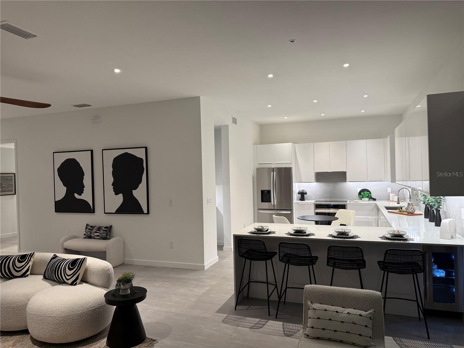 SOUTH GATE - Residential