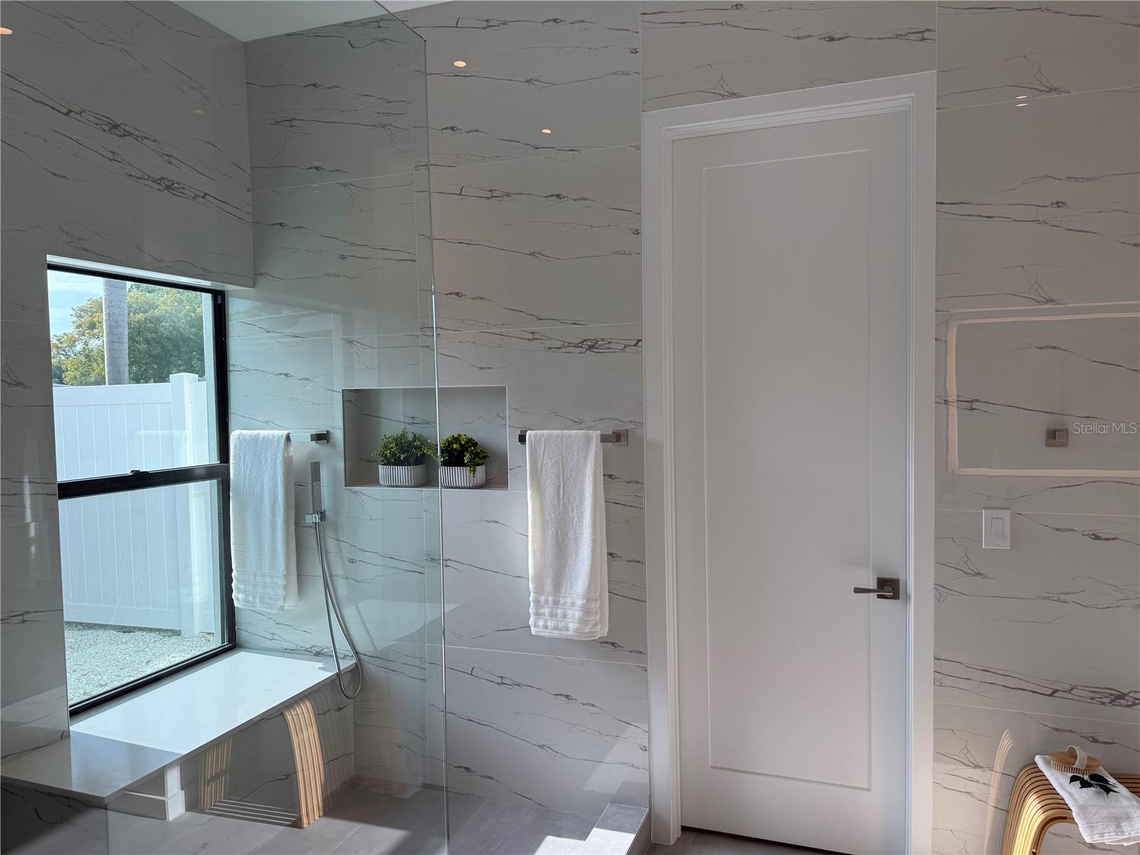 SOUTH GATE - Residential