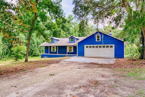 A home in HAWTHORNE