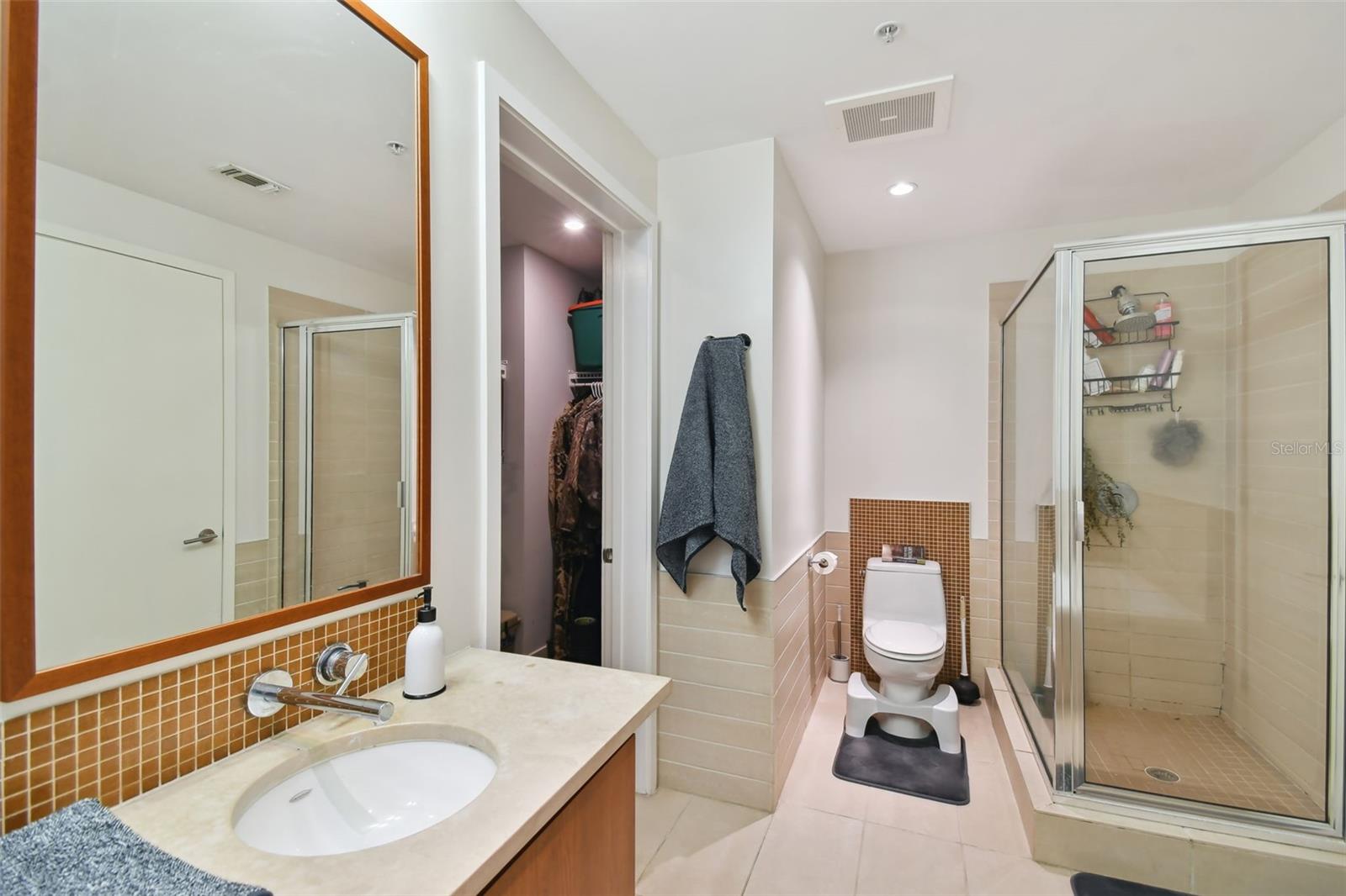 THE PLACE AT CHANNELSIDE A CON - Residential