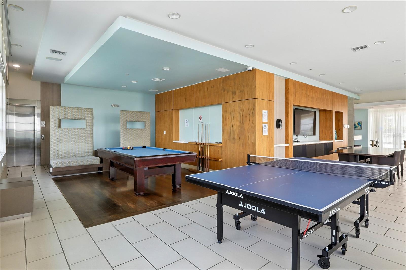 THE PLACE AT CHANNELSIDE A CON - Residential