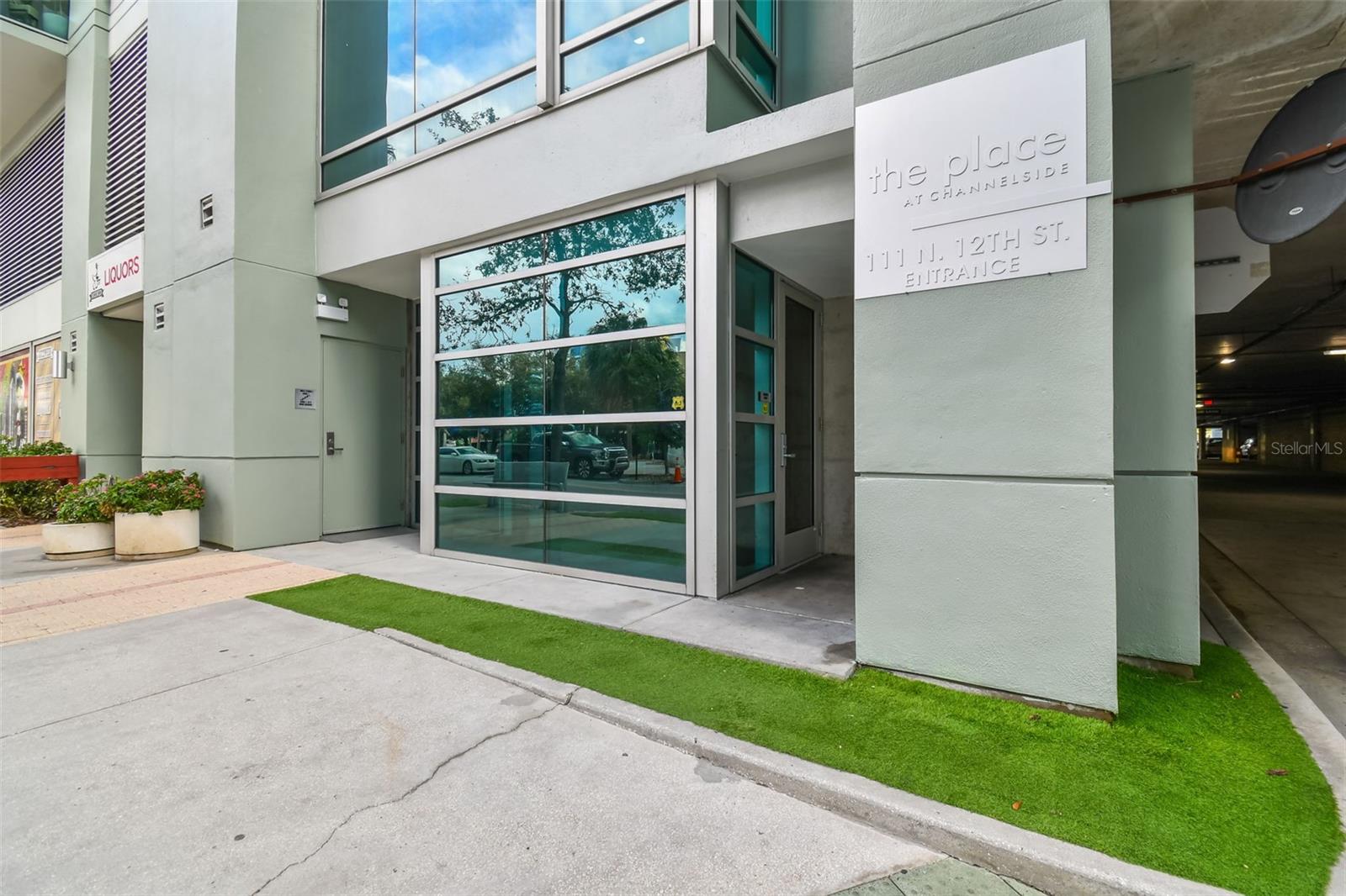 THE PLACE AT CHANNELSIDE A CON - Residential