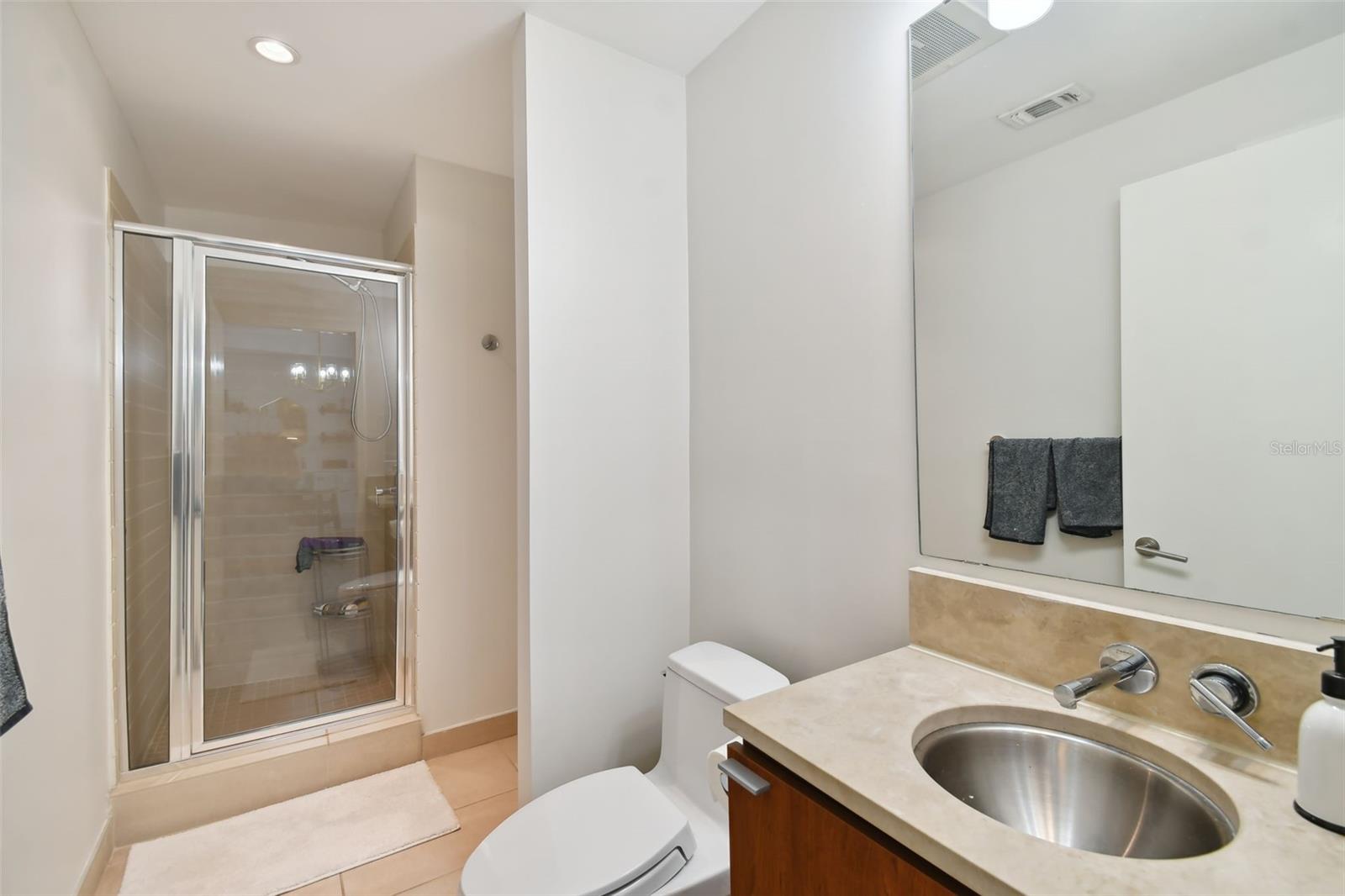 THE PLACE AT CHANNELSIDE A CON - Residential