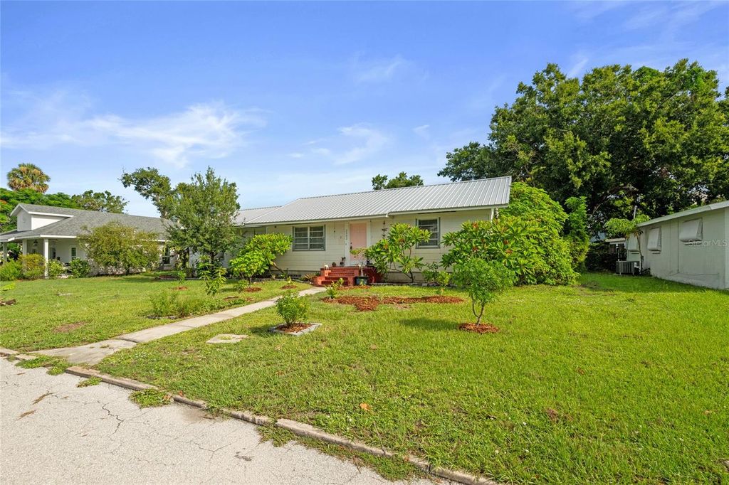 Photo of 2302 8th Avenue W, Bradenton, FL 34205 (MLS # A4638879)