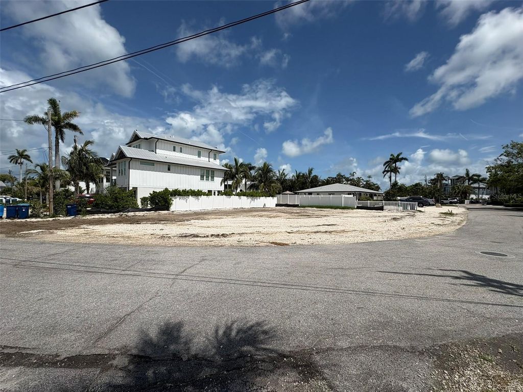 Photo of 237 S Harbor Dr, Holmes Beach, FL 34217 (MLS # TB8442090)