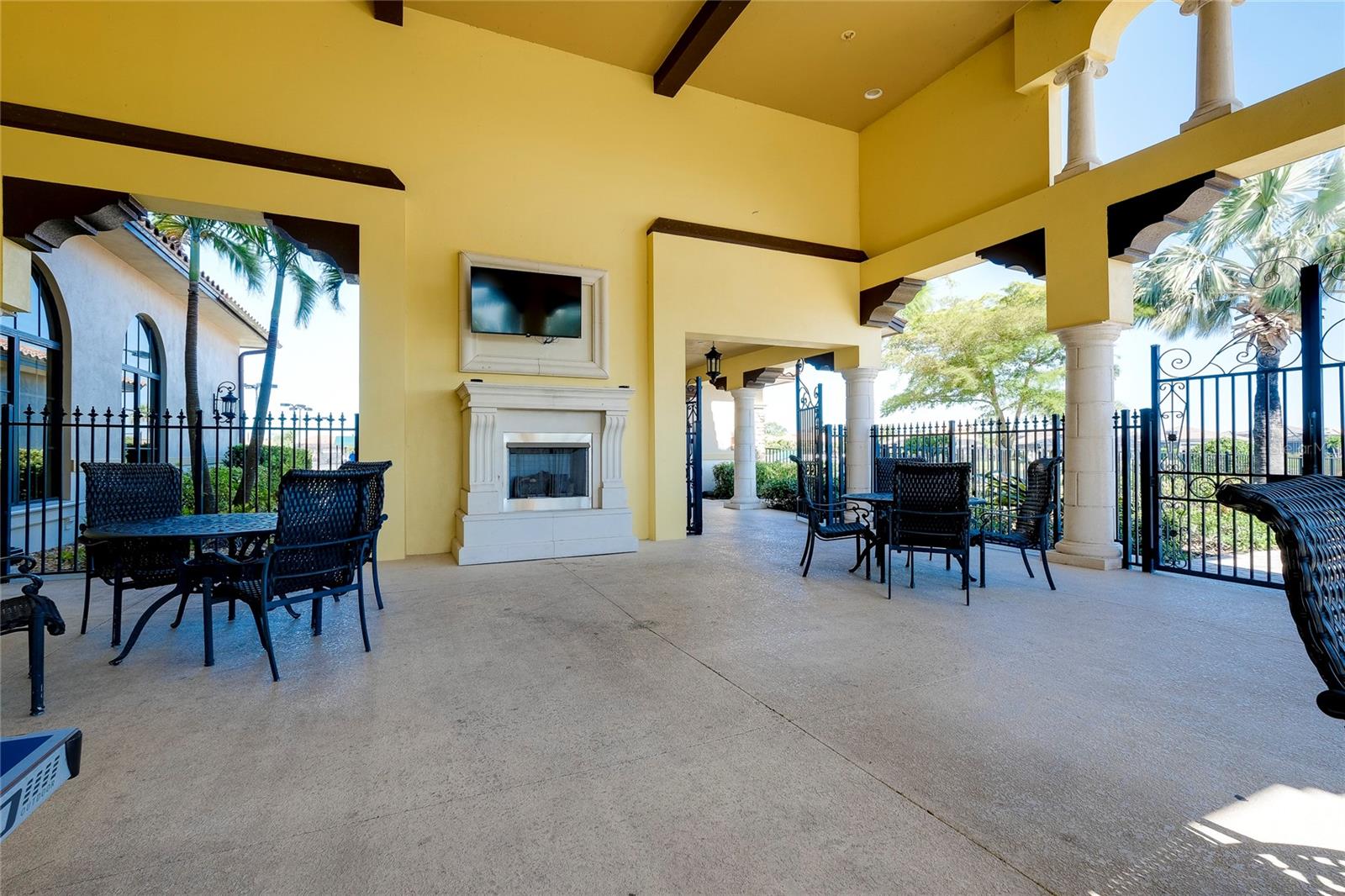 COACH HOMES 4/GRAN PARADISO PH - Residential Lease