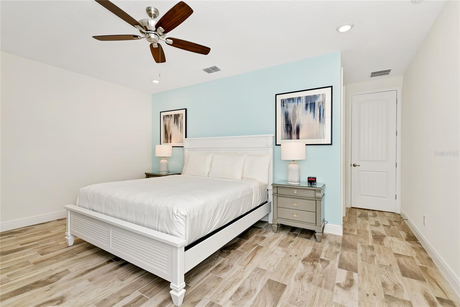 ROLLING OAKS PH 7 PB 30 PGS 167-169 LOT 20 - Residential Lease
