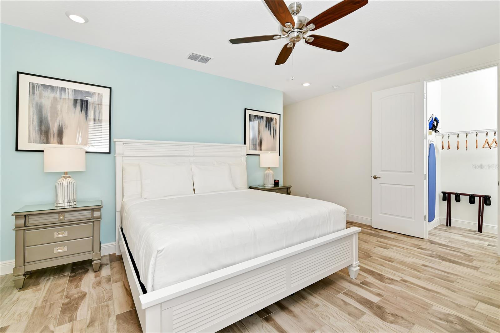 ROLLING OAKS PH 7 PB 30 PGS 167-169 LOT 20 - Residential Lease