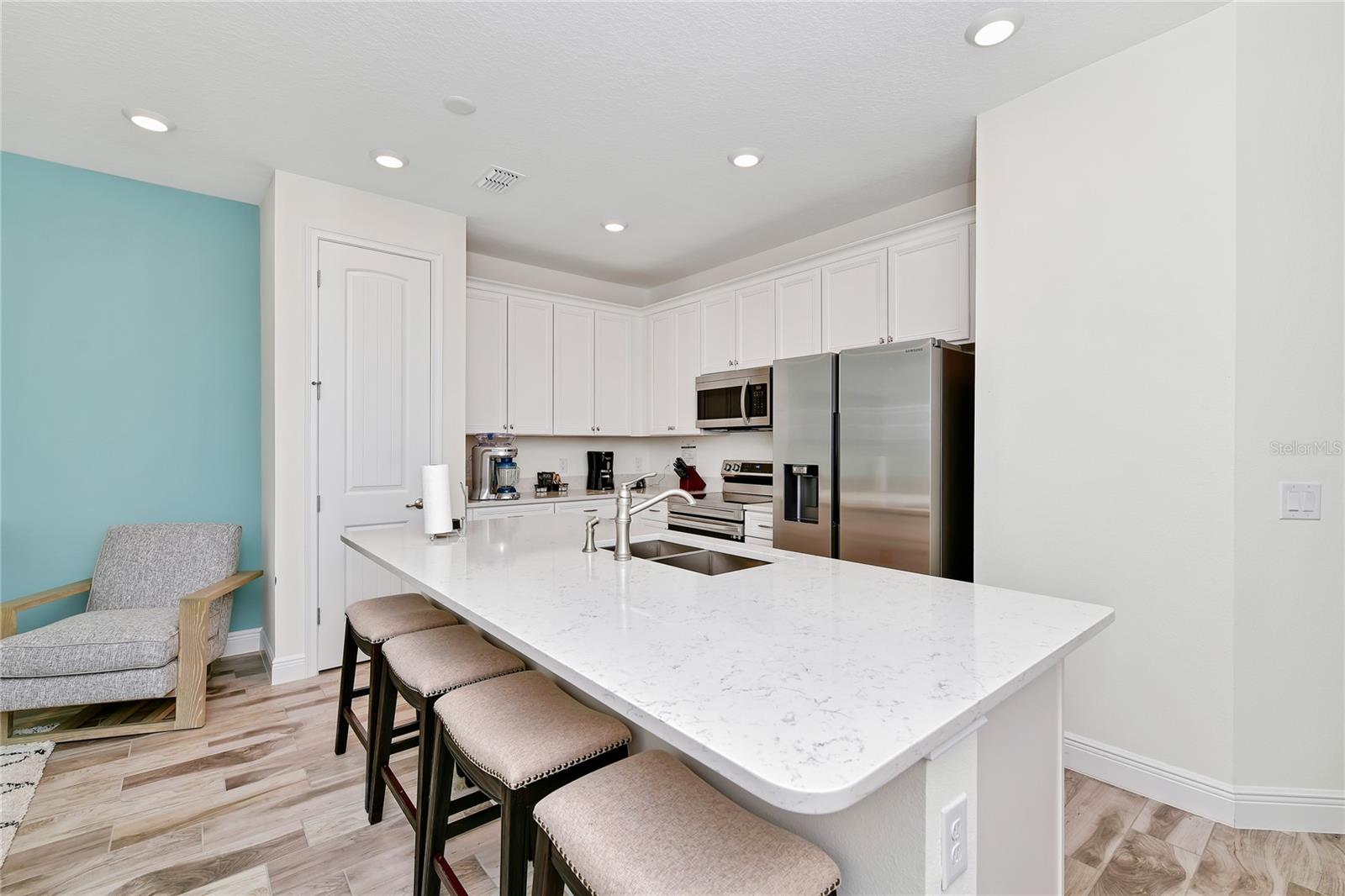 ROLLING OAKS PH 7 PB 30 PGS 167-169 LOT 20 - Residential Lease