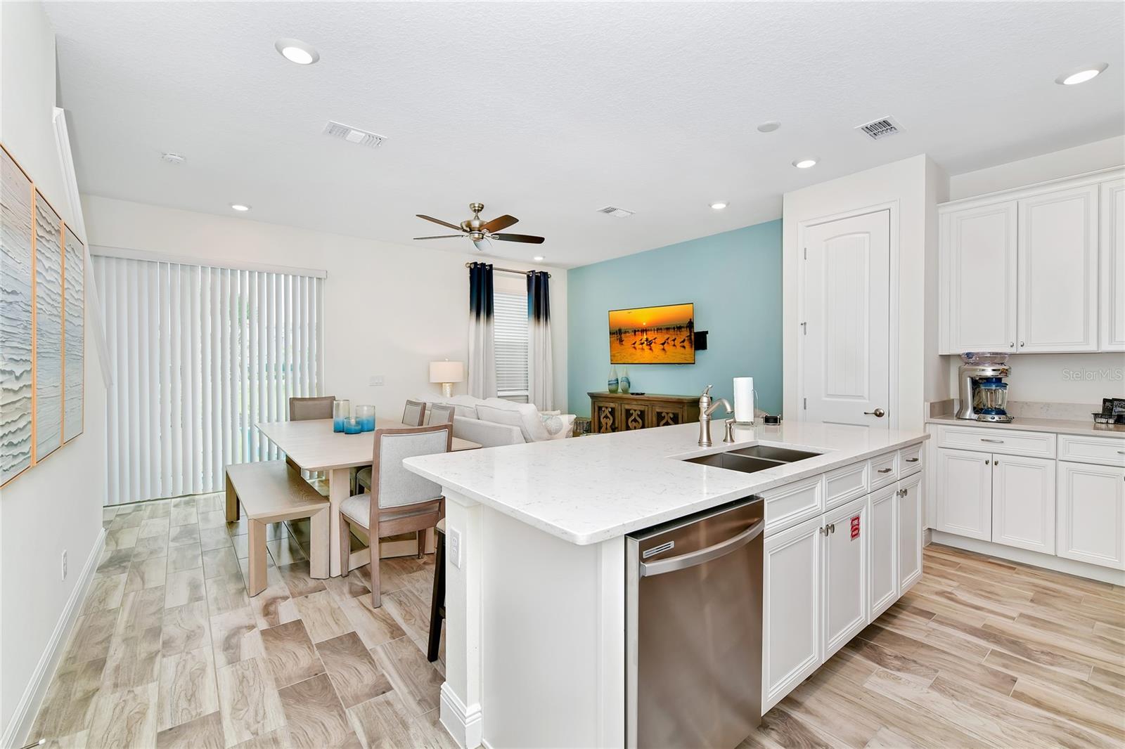 ROLLING OAKS PH 7 PB 30 PGS 167-169 LOT 20 - Residential Lease