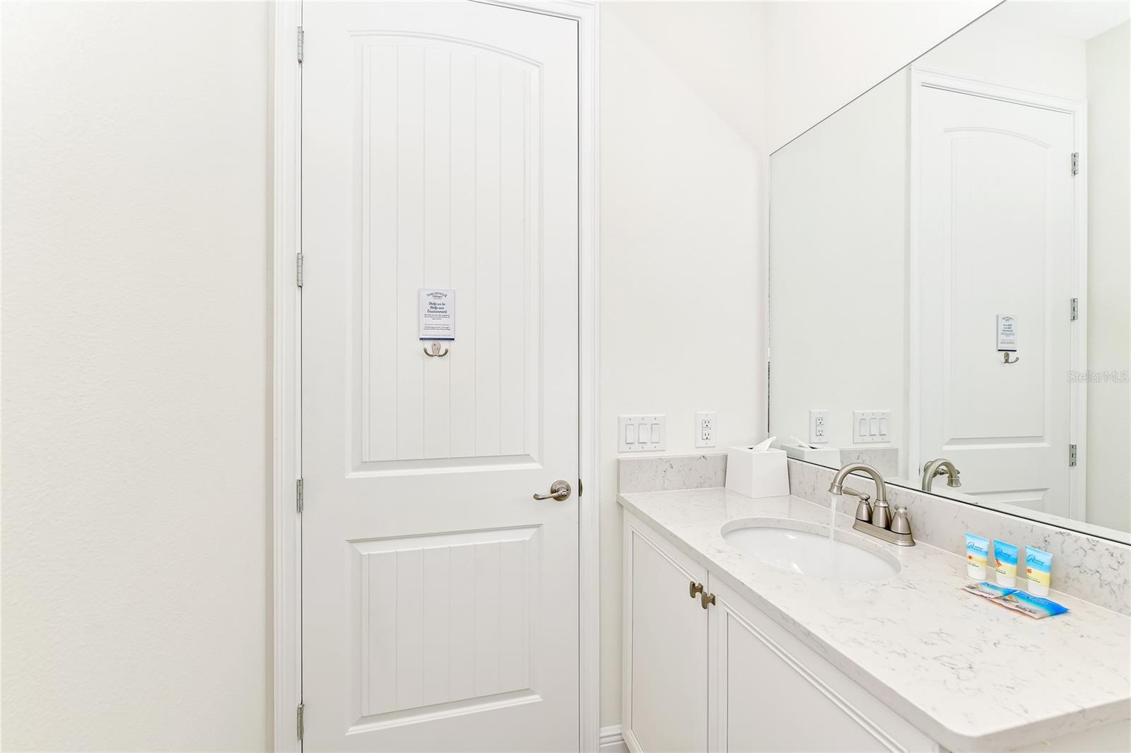 ROLLING OAKS PH 7 PB 30 PGS 167-169 LOT 20 - Residential Lease