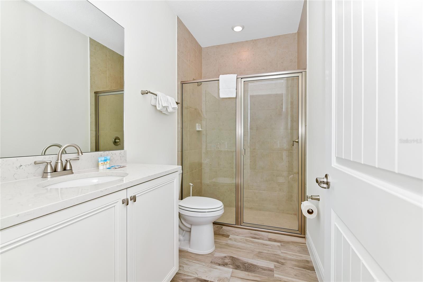 ROLLING OAKS PH 7 PB 30 PGS 167-169 LOT 20 - Residential Lease