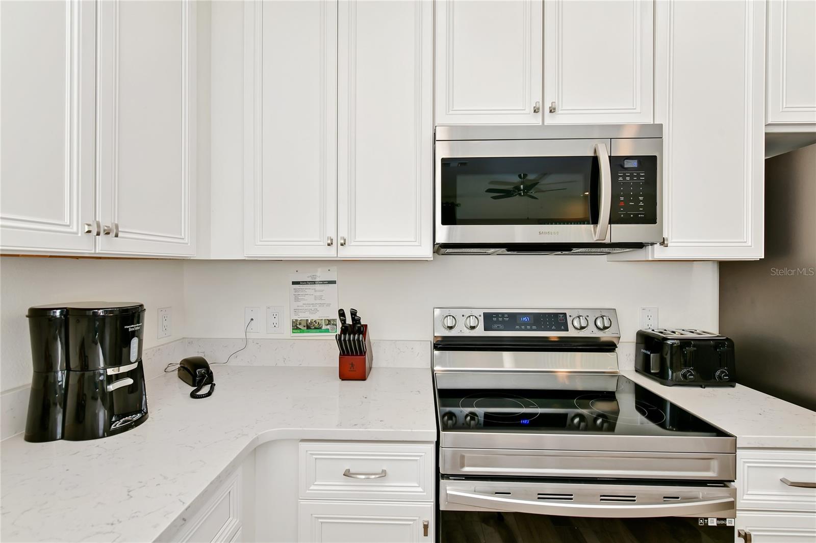 ROLLING OAKS PH 7 PB 30 PGS 167-169 LOT 20 - Residential Lease