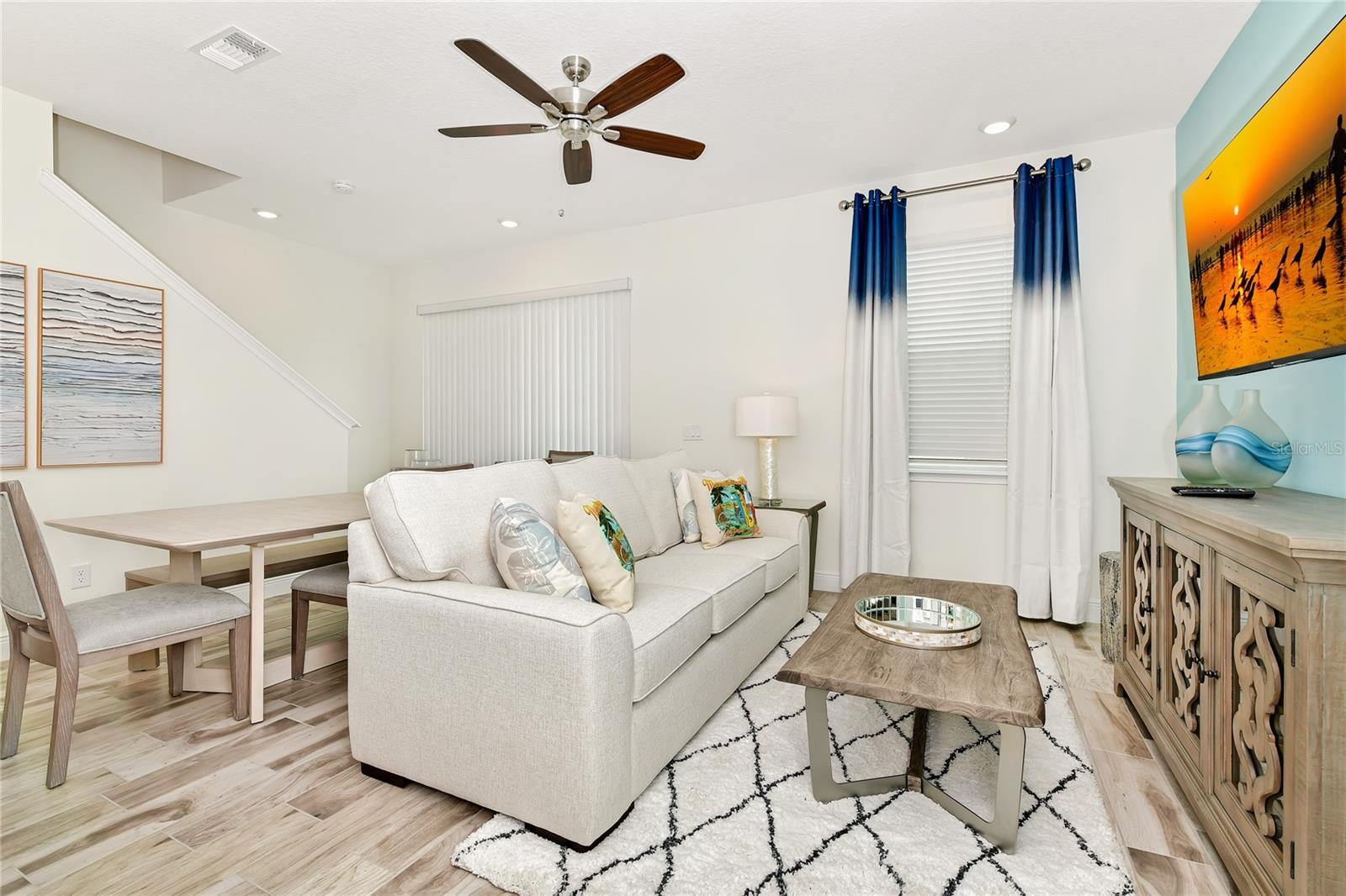 ROLLING OAKS PH 7 PB 30 PGS 167-169 LOT 20 - Residential Lease