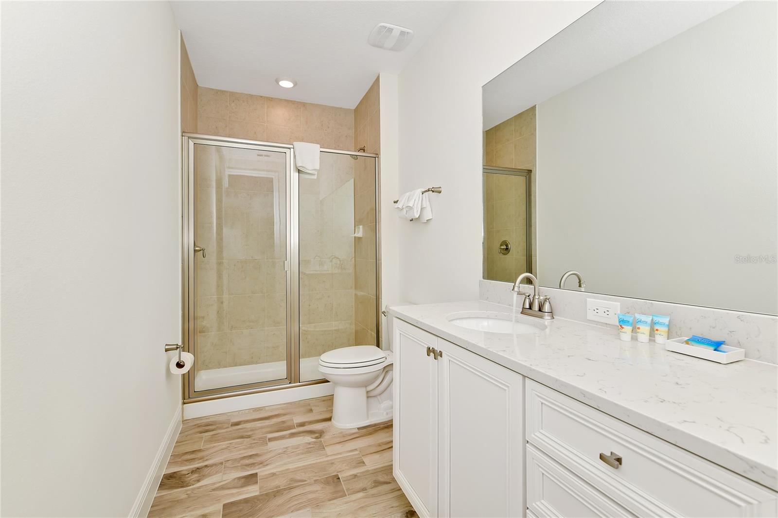 ROLLING OAKS PH 7 PB 30 PGS 167-169 LOT 20 - Residential Lease