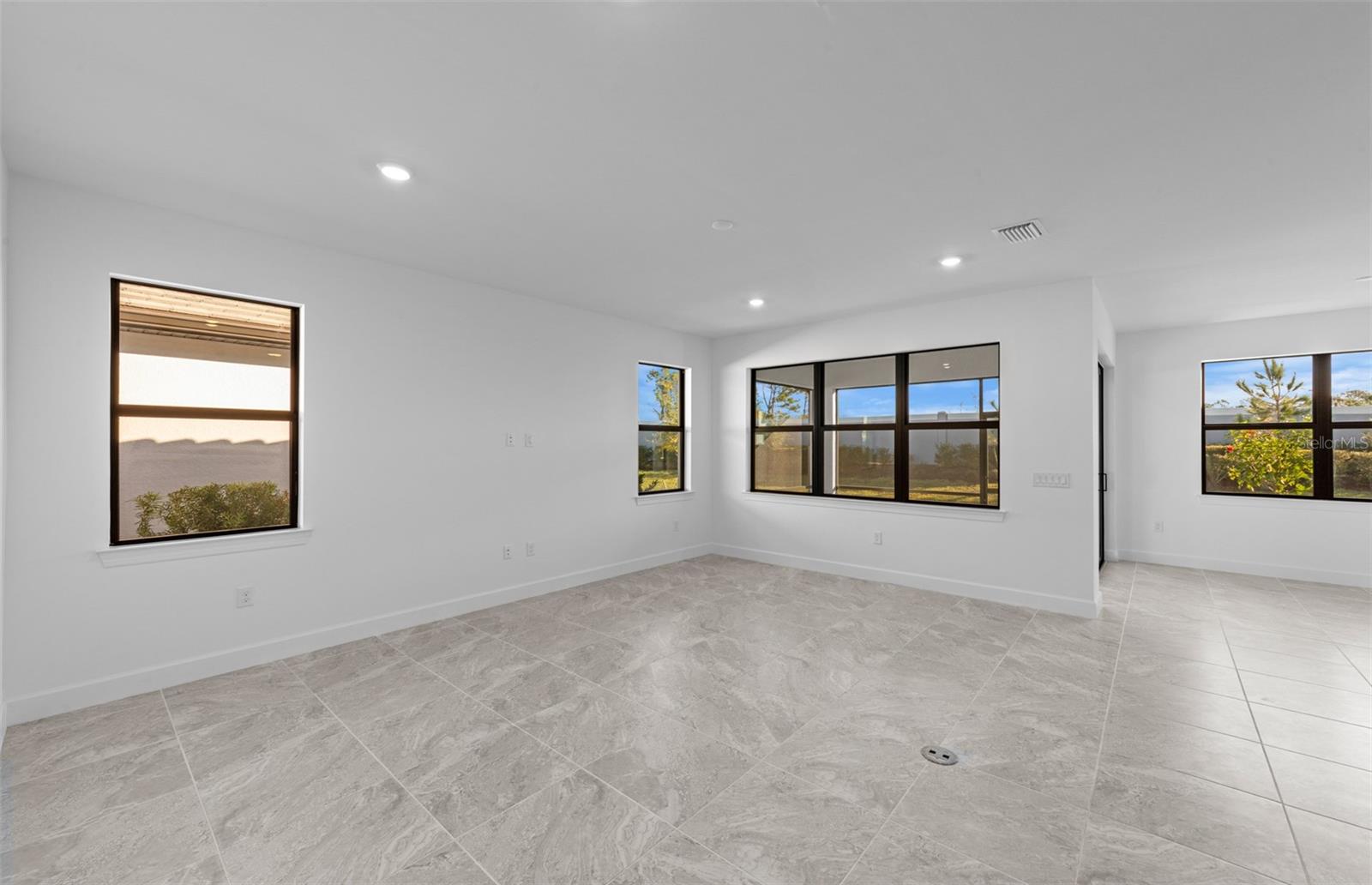 ARBOR OAKS AT THE WOODLANDS - Residential