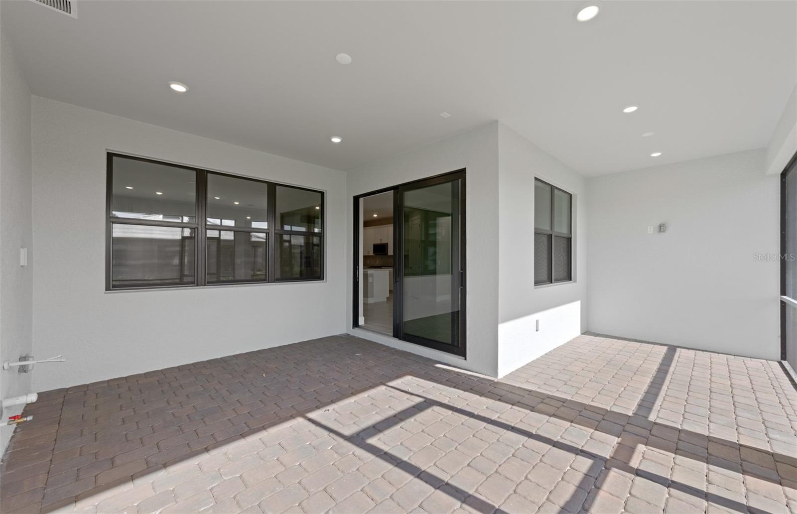 ARBOR OAKS AT THE WOODLANDS - Residential