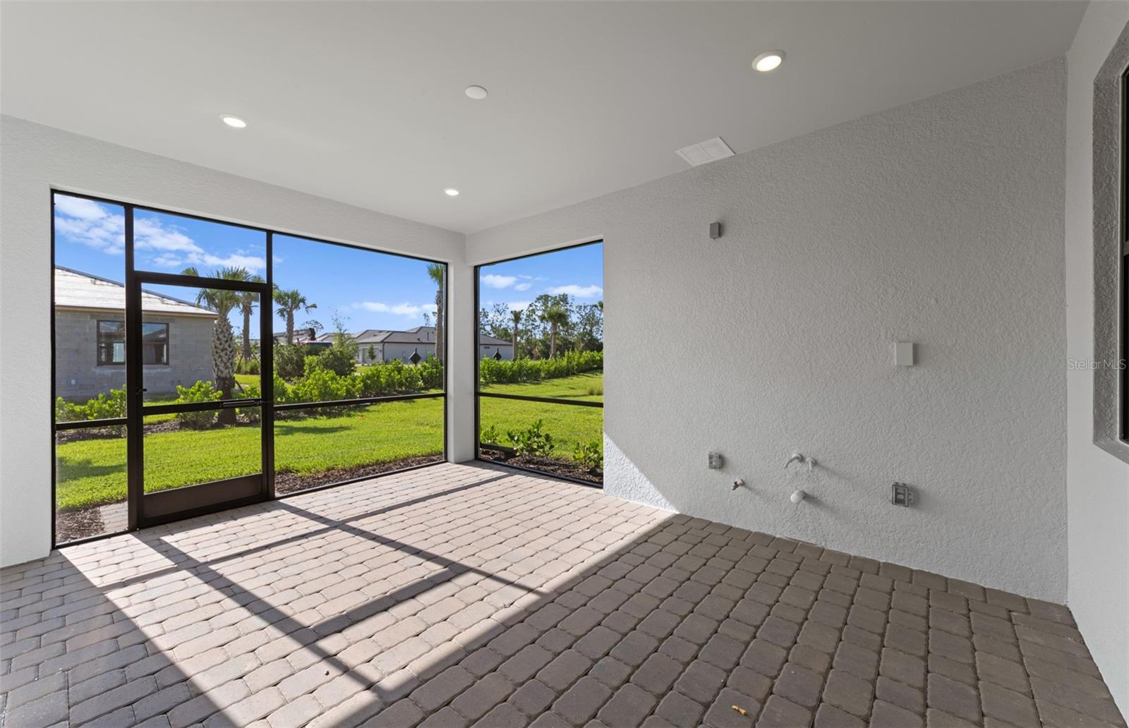 ARBOR OAKS AT THE WOODLANDS - Residential