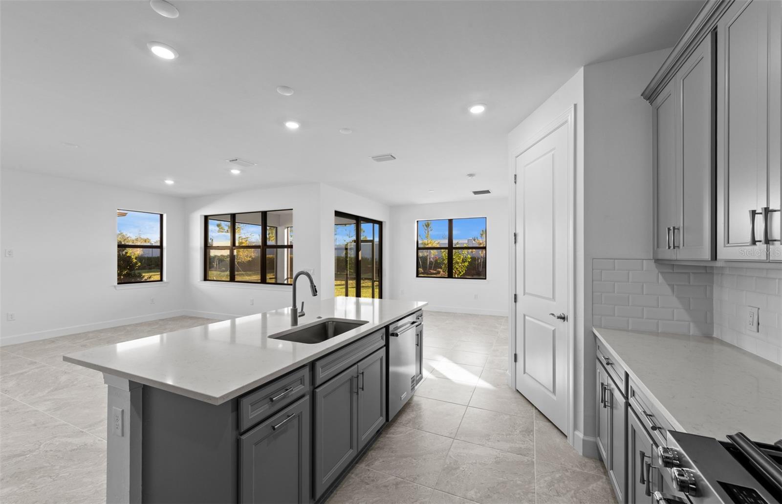 ARBOR OAKS AT THE WOODLANDS - Residential