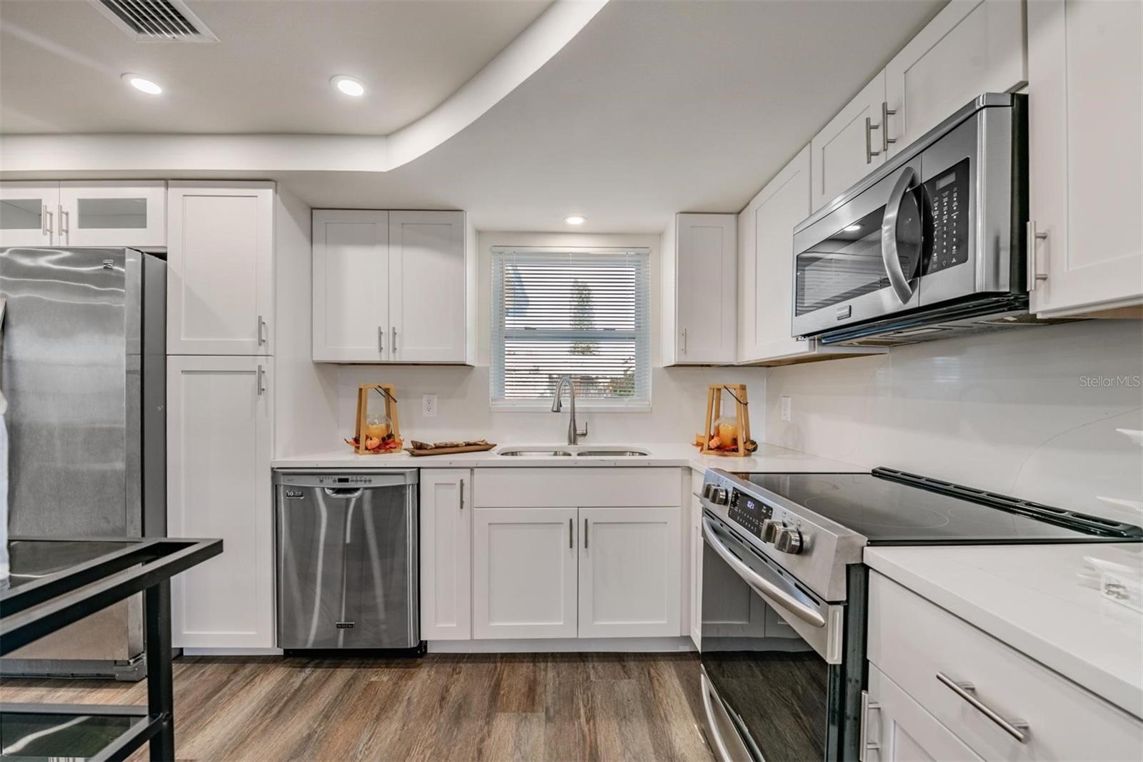 COLONIAL MANOR - Residential