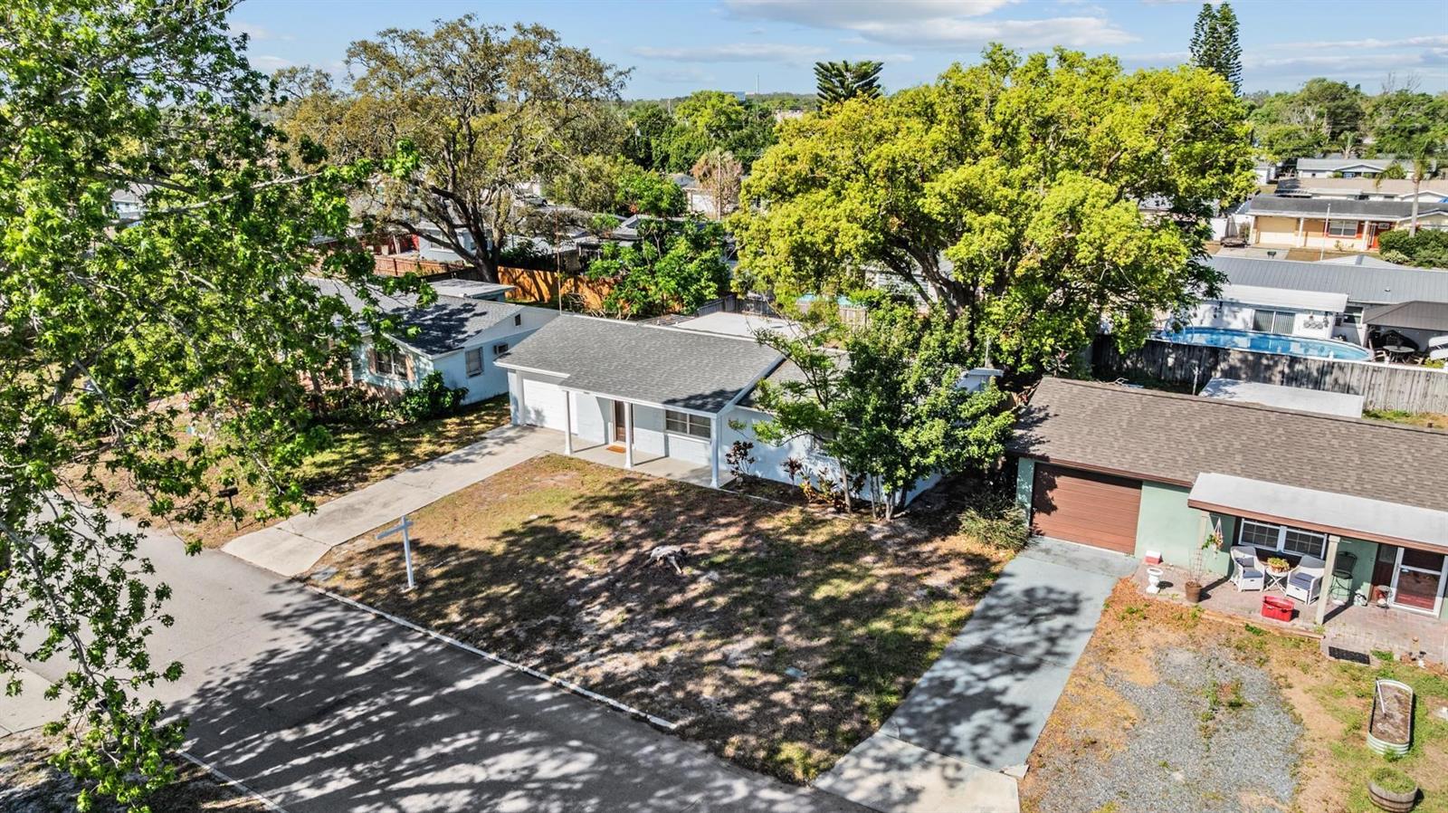 COLONIAL MANOR - Residential