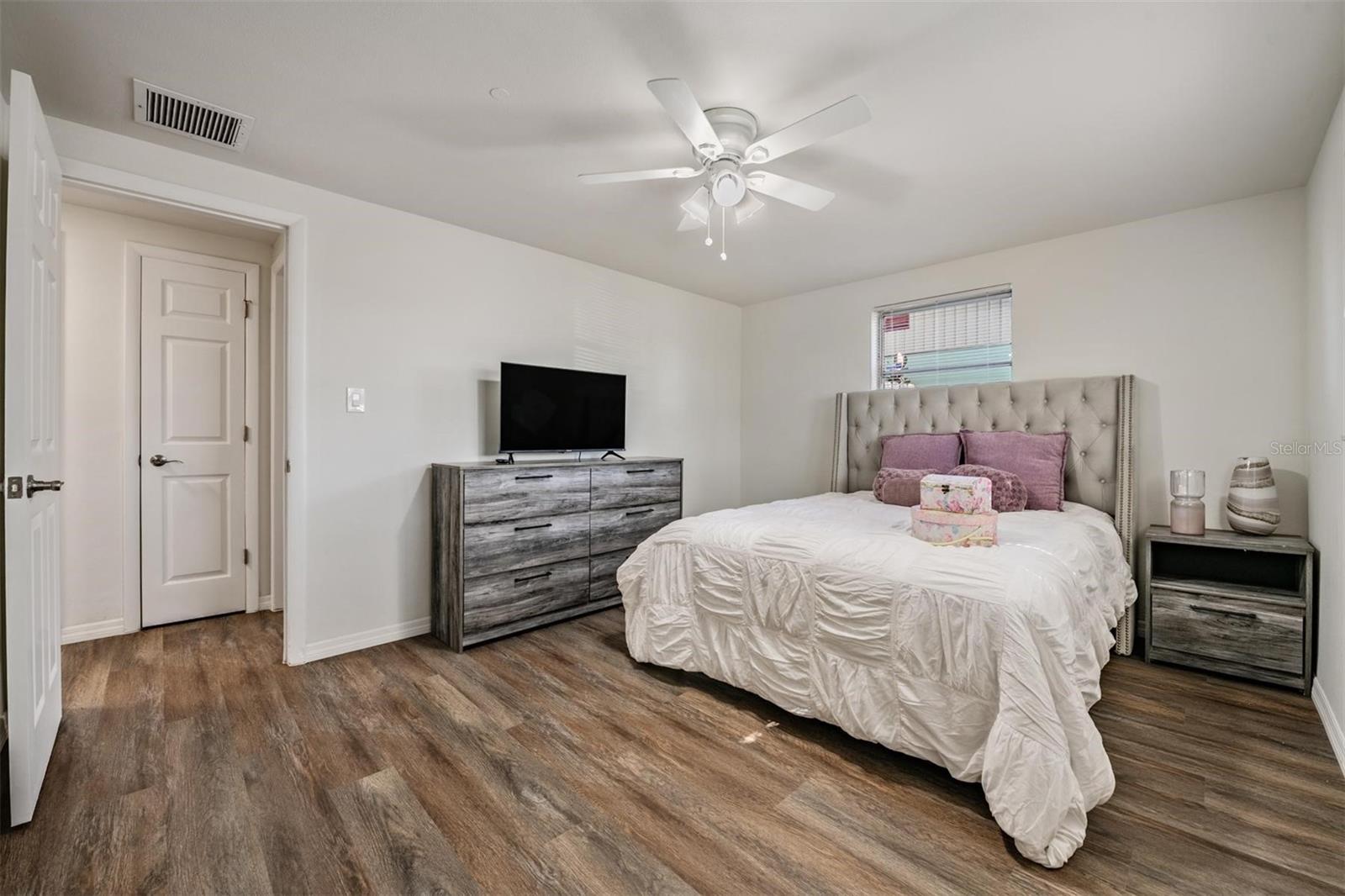 COLONIAL MANOR - Residential