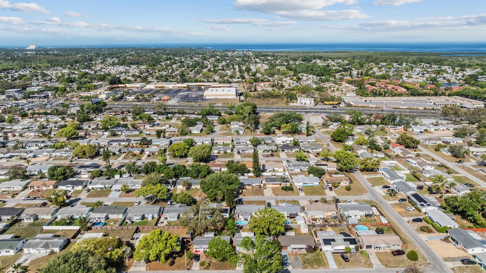 COLONIAL MANOR - Residential