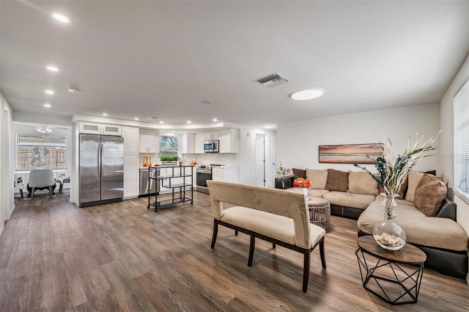 COLONIAL MANOR - Residential